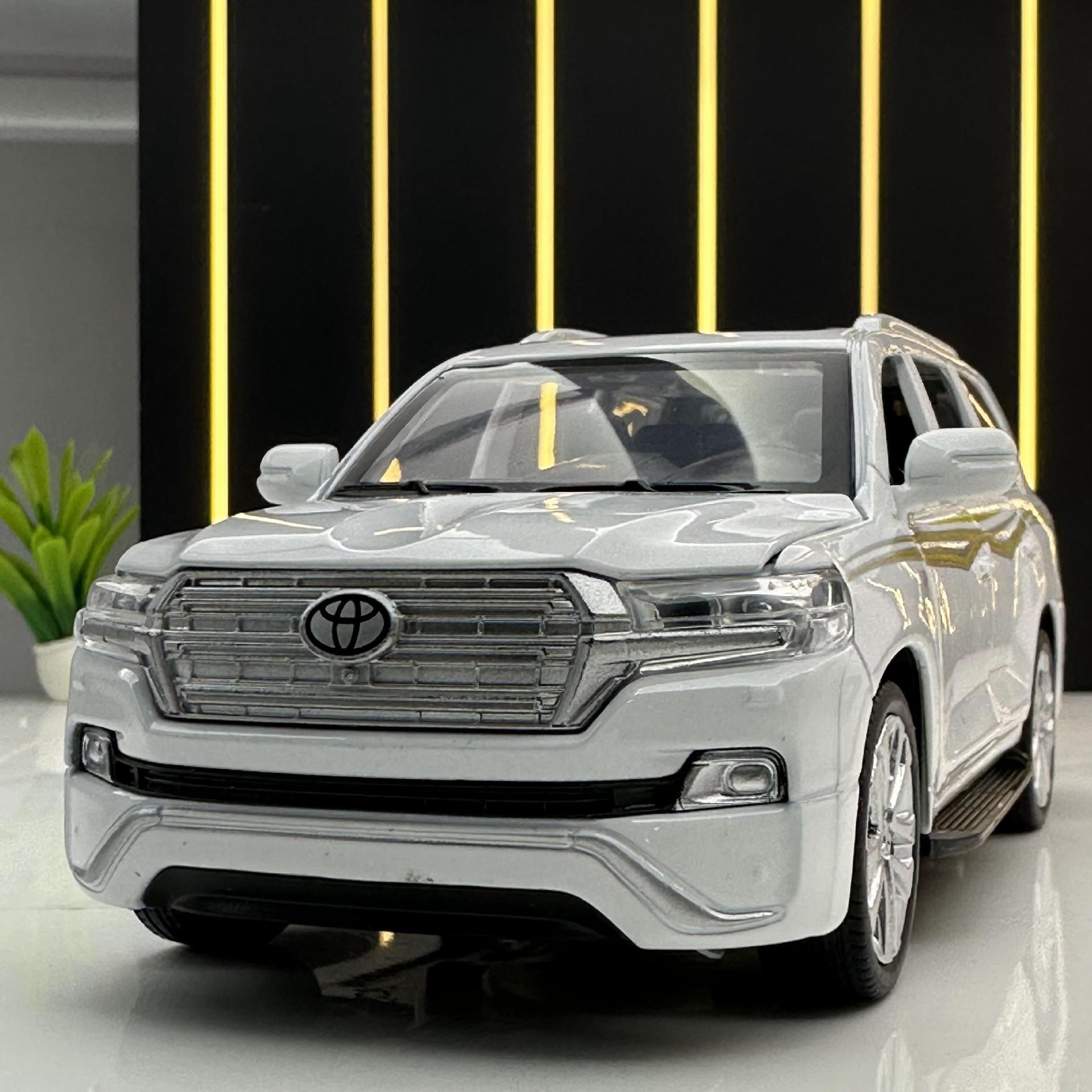新款 兰德酷路泽SUV 合金汽车模型 车载收藏摆件 声光越野车警车