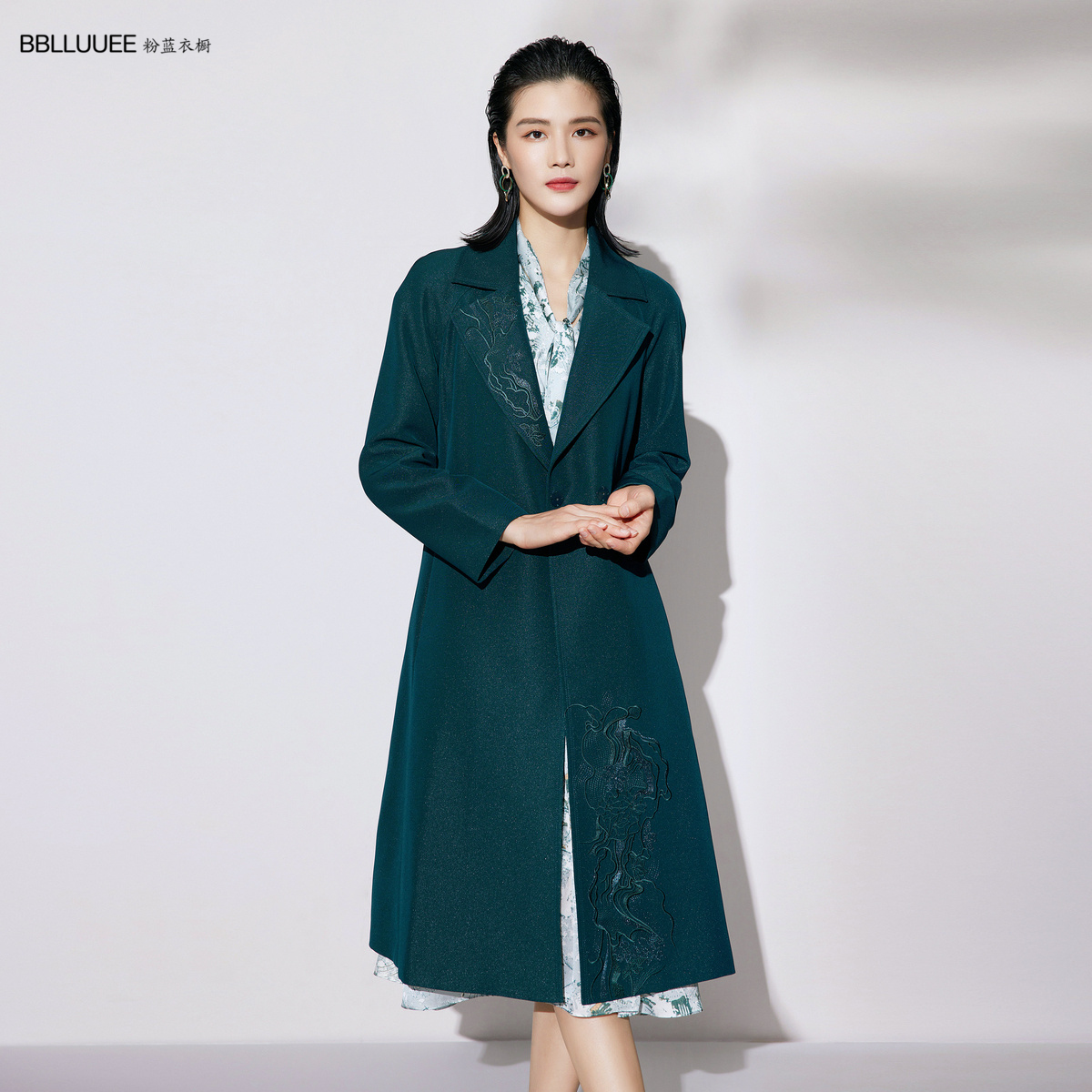 【晨晨精选】东方雅致绣花风衣女中长款经典外套523F225