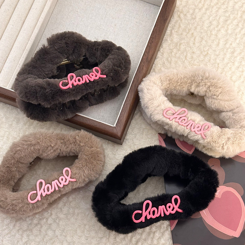 韩式秋冬毛绒温暖云朵抓夹大号软绵绵彩色字母发夹百搭气质头饰A