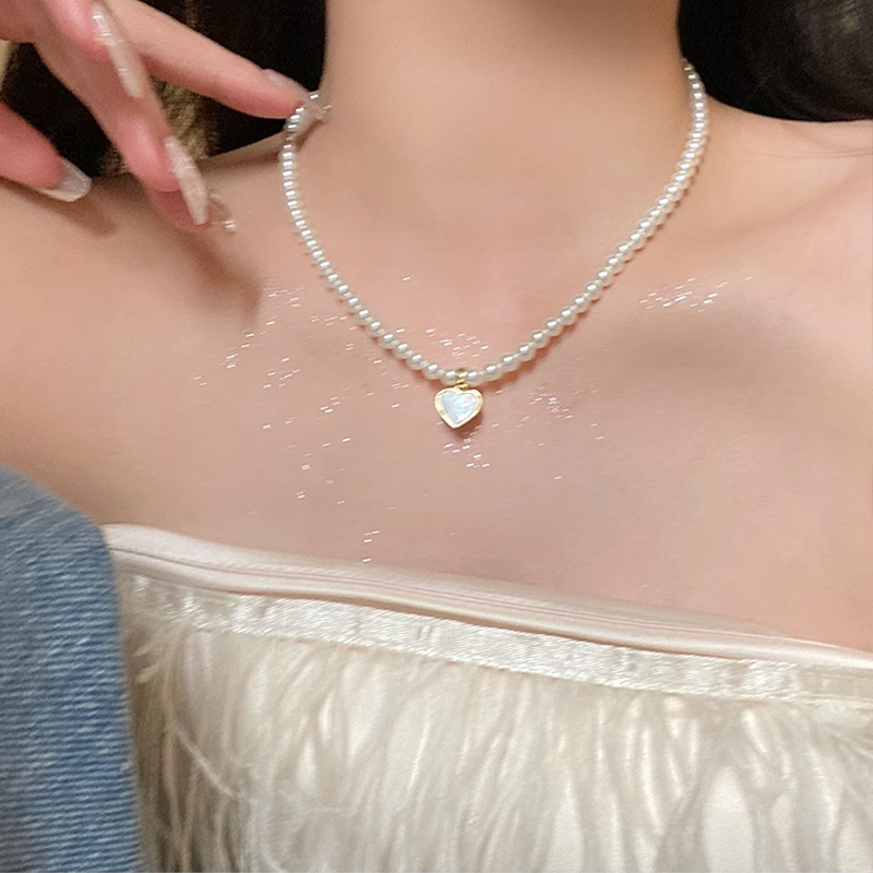铜合金仿珍珠项链 轻奢高级感爱心珠珠项链女小众百搭法式锁骨链