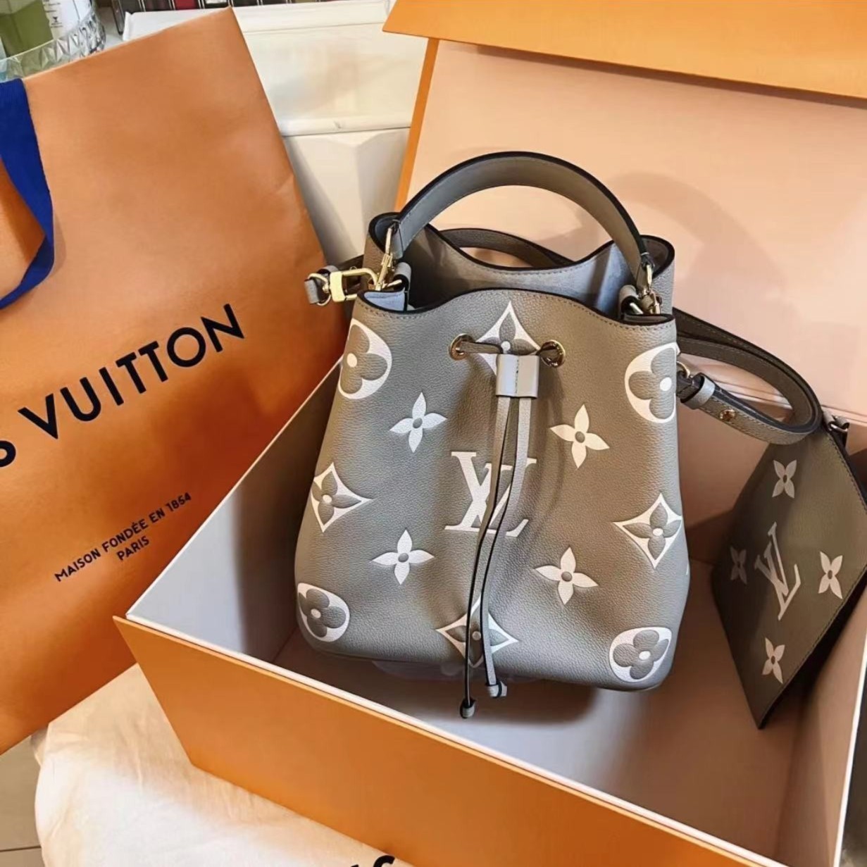 99新 LouisVuitton/路易威登 lv大象灰水桶单肩包/公价21800/严选