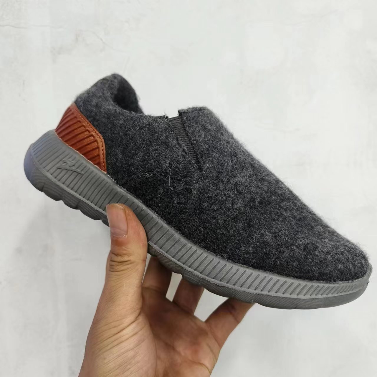 成人冬季加绒健步鞋羊毛运动鞋   1047