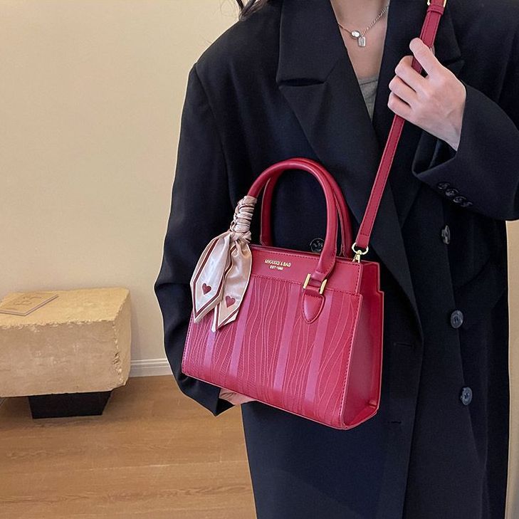 婚包高级感小包包女红包2023新款伴娘包手提包小包红色结婚新娘包