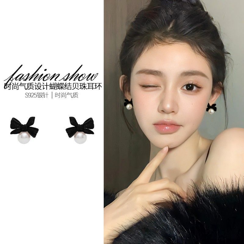 黑色蝴蝶结耳钉女2023年新款潮珠珠耳环小巧高级精致耳饰气质轻奢