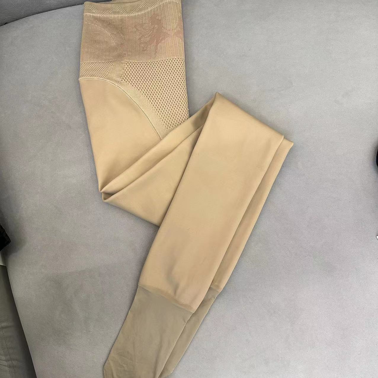 【叶子服饰】冬季新品加厚连脚网红肤色蚕丝面膜水光袜3072