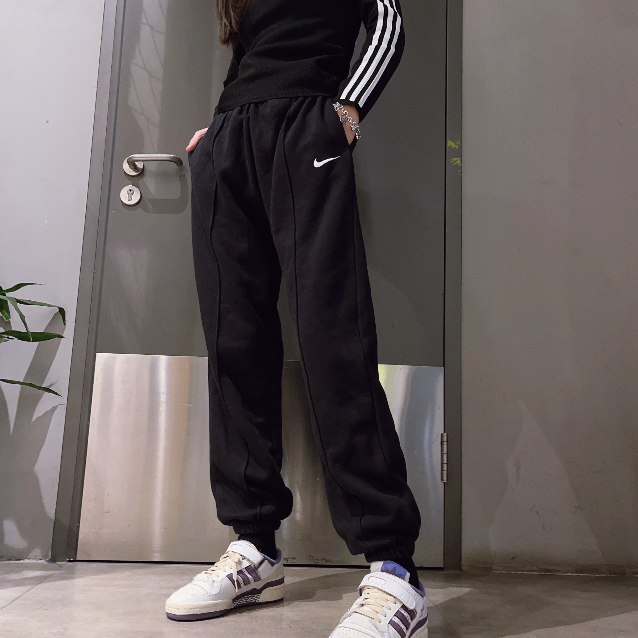 耐克Nike 女子刺绣标加绒束脚运动长裤 BV4090-010 BV4090-219 X