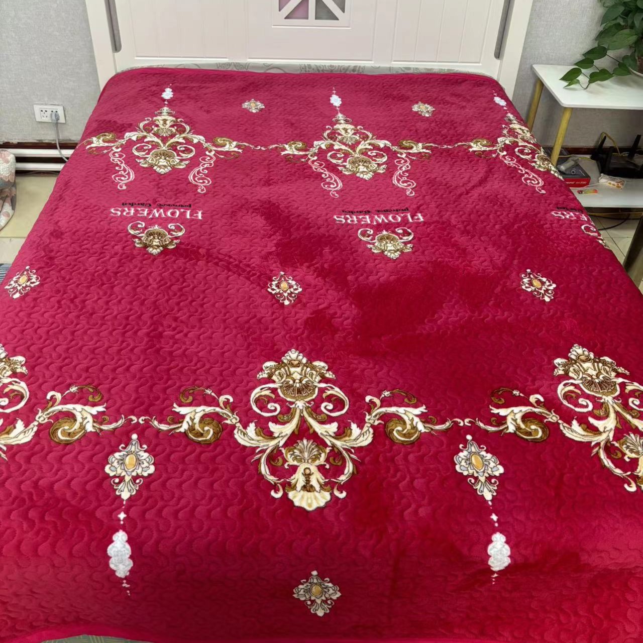 200/225牛奶绒绗缝秋冬家居 温暖居家可机洗水洗床盖-红色庆典