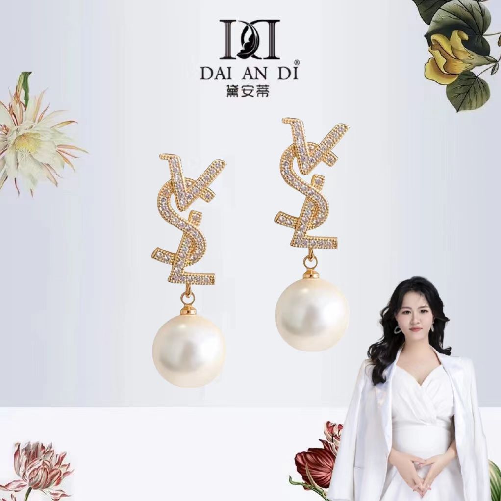 88164高级感精美满钻名媛字母耳环