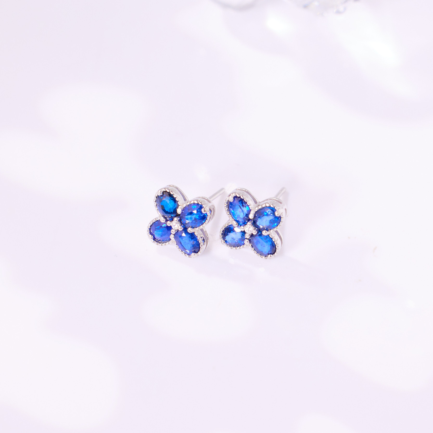 S925蓝宝石耳饰P0373