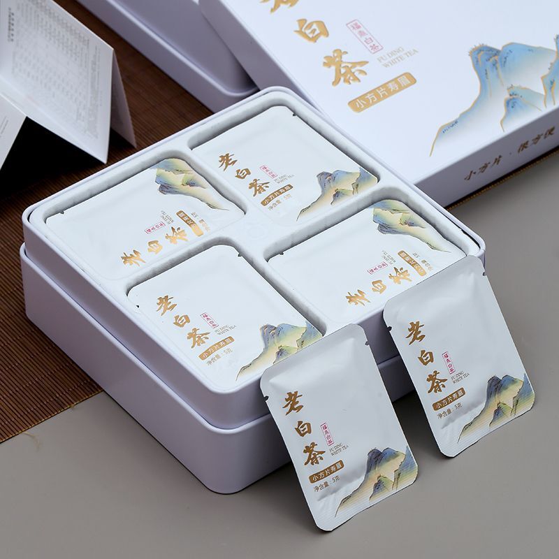 正宗福鼎白茶老白茶枣香寿眉小饼干茶叶礼盒小方片小茶饼240克