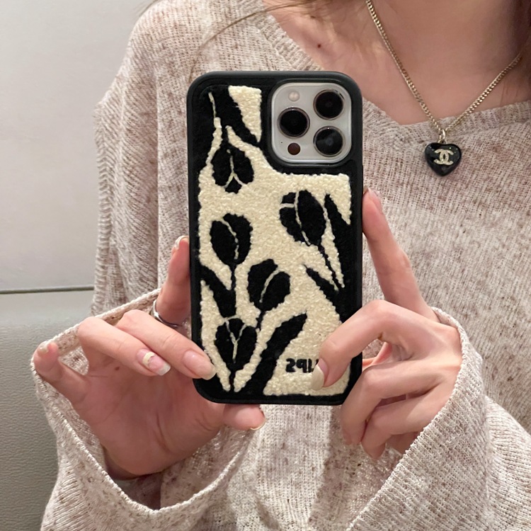 小众秋冬毛绒刺绣郁金香iPhone14pro手机壳苹果15promax/13/12/11