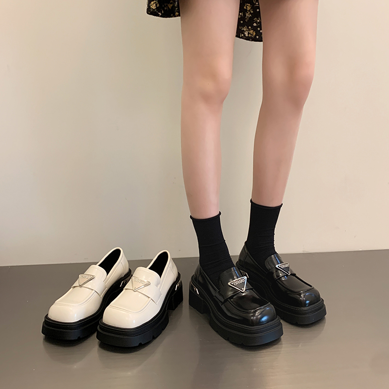 乐福鞋女2023秋季新款一脚蹬方头百搭英伦风jk小皮鞋女粗跟823-5
