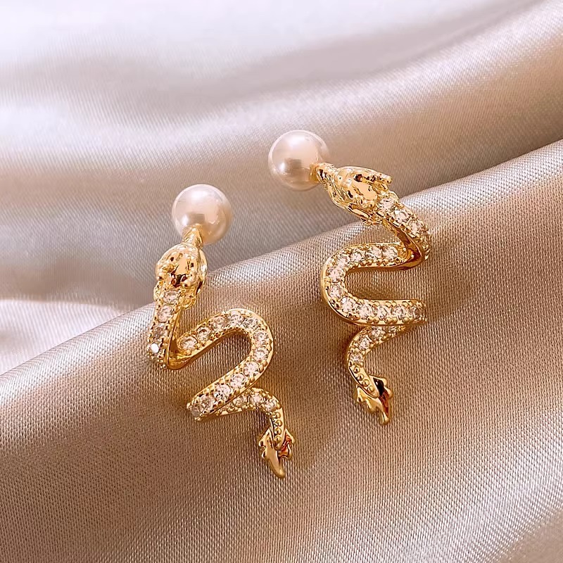 铜合金耳饰 本命龙年腾飞耳钉2024新款爆款秋冬耳环轻奢气质耳饰