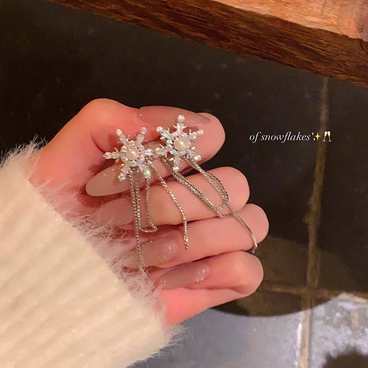 铜合金耳饰 秋冬雪花流苏耳钉2023新款爆款独特高级感女耳钉耳饰