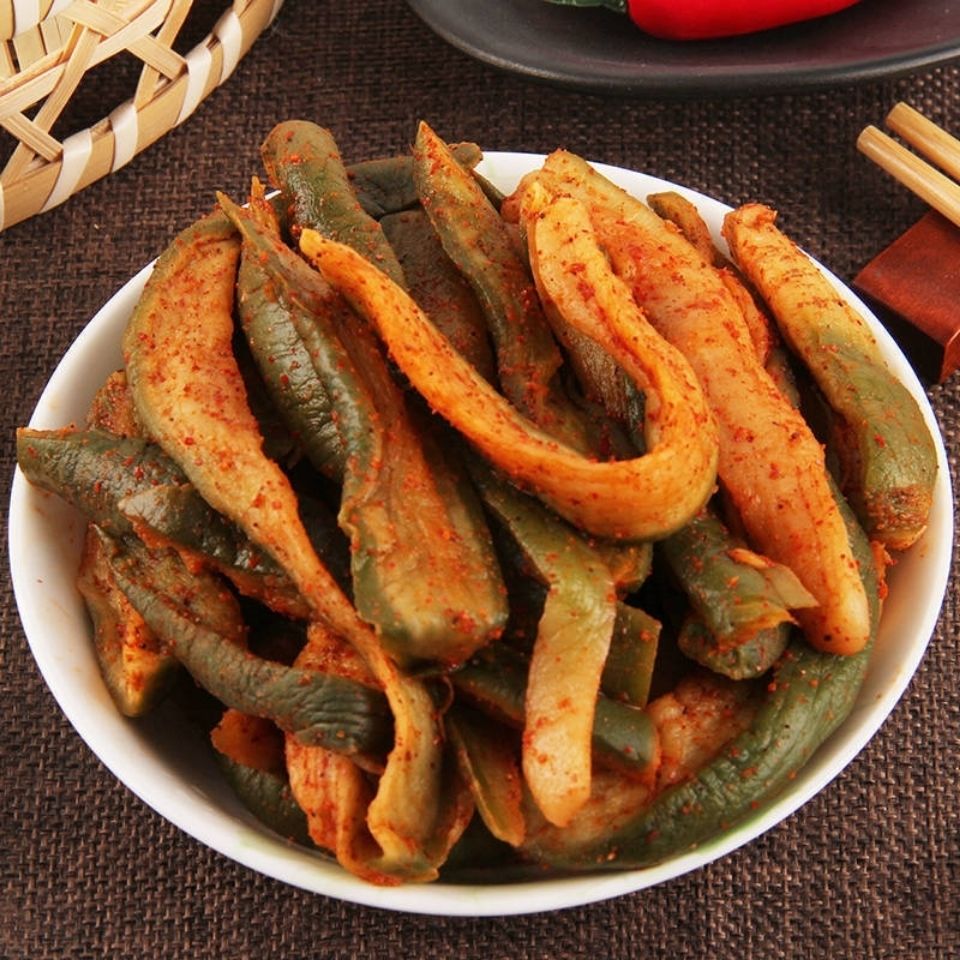 香脆萝卜干麻辣青萝卜条手工腌制山东特产青萝卜皮咸菜下饭菜酱菜