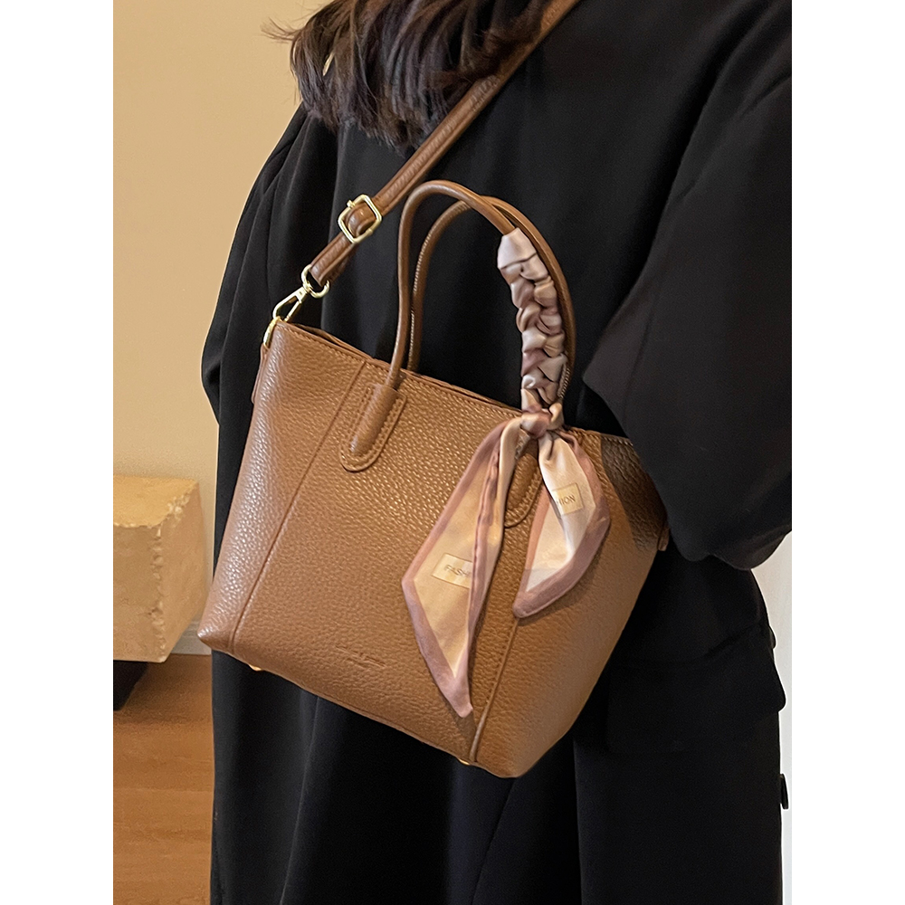 大容量包包女秋冬2023新款复古百搭单肩斜挎包质感手提通勤托特包