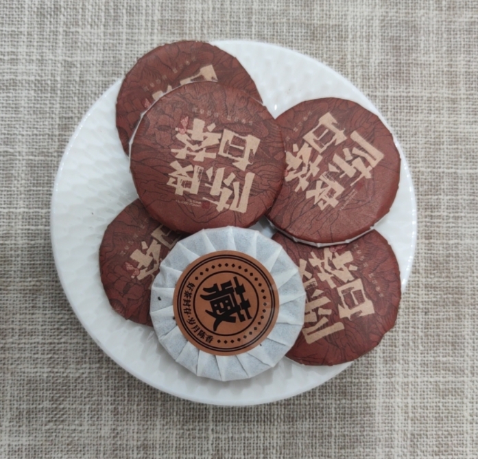 2【宠粉福利】陈皮白茶咖色饼干茶叶250g罐装赠茶具