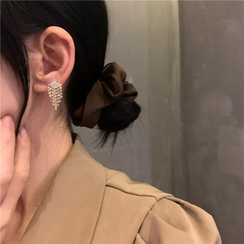 合金耳饰 925银针女高级感精致流苏耳钉短款镶钻超闪网红气质百搭