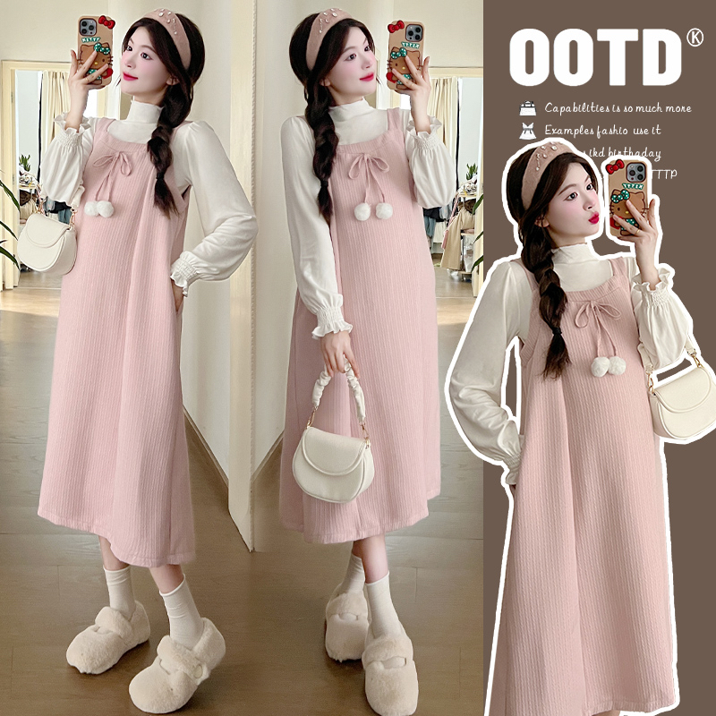 孕妇套装秋冬款2024新款连衣裙甜美加厚上衣+背带裙子两件套