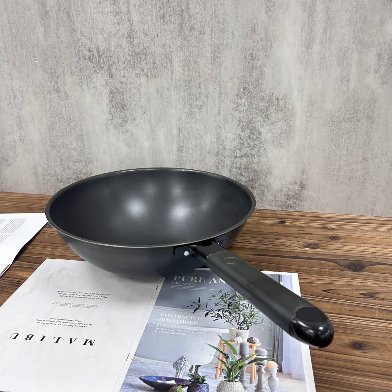 H112 VOKO单柄铁炒锅32*11CM 宽边单锅重约1.44kg