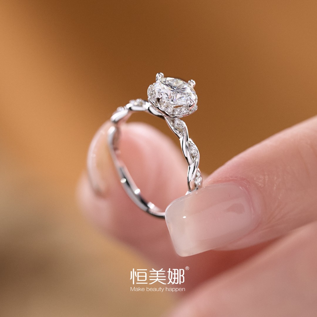 恒美娜 925银莫桑石戒指 格丽塔1克拉钻戒高级轻奢精致经典银戒女