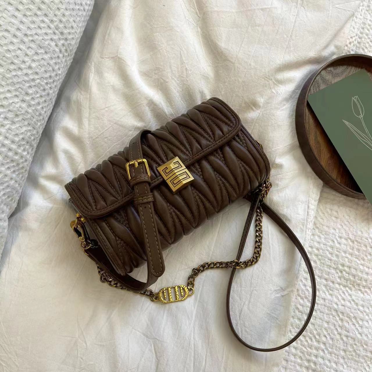 上新女包时尚洋气链条包新款百搭单肩包褶皱皮小方包枕头包12225