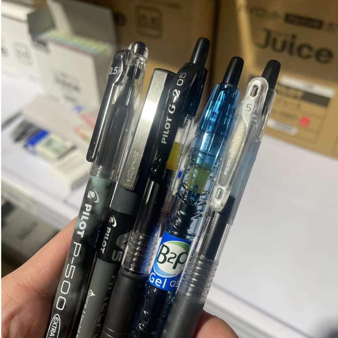 P500黑色按动中性笔0.5考试刷题笔浓墨速干