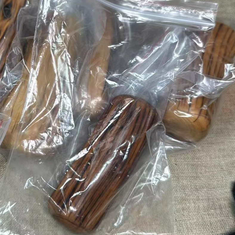 虎纹崖柏手把件  多样性发其一
