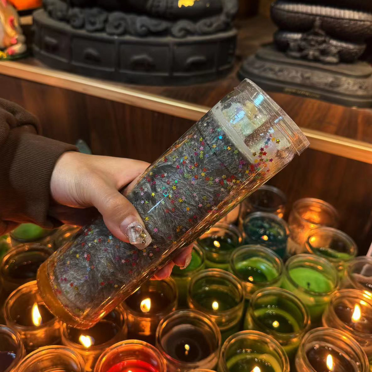 龙年新新灰色瓶子蜡烛