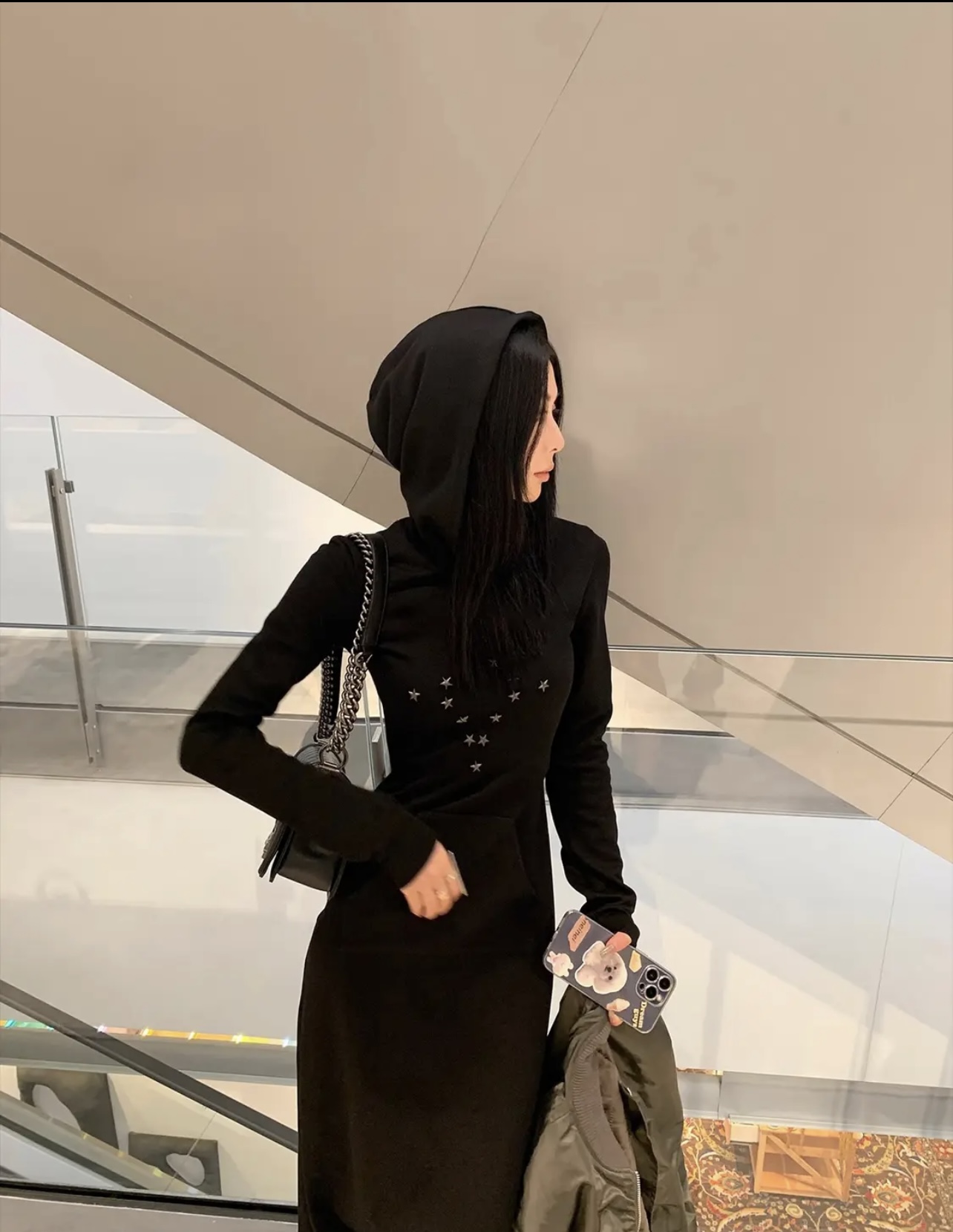 铆钉连帽卫衣裙女装秋冬季黑色设计感修身打底内搭长袖包臀连衣裙