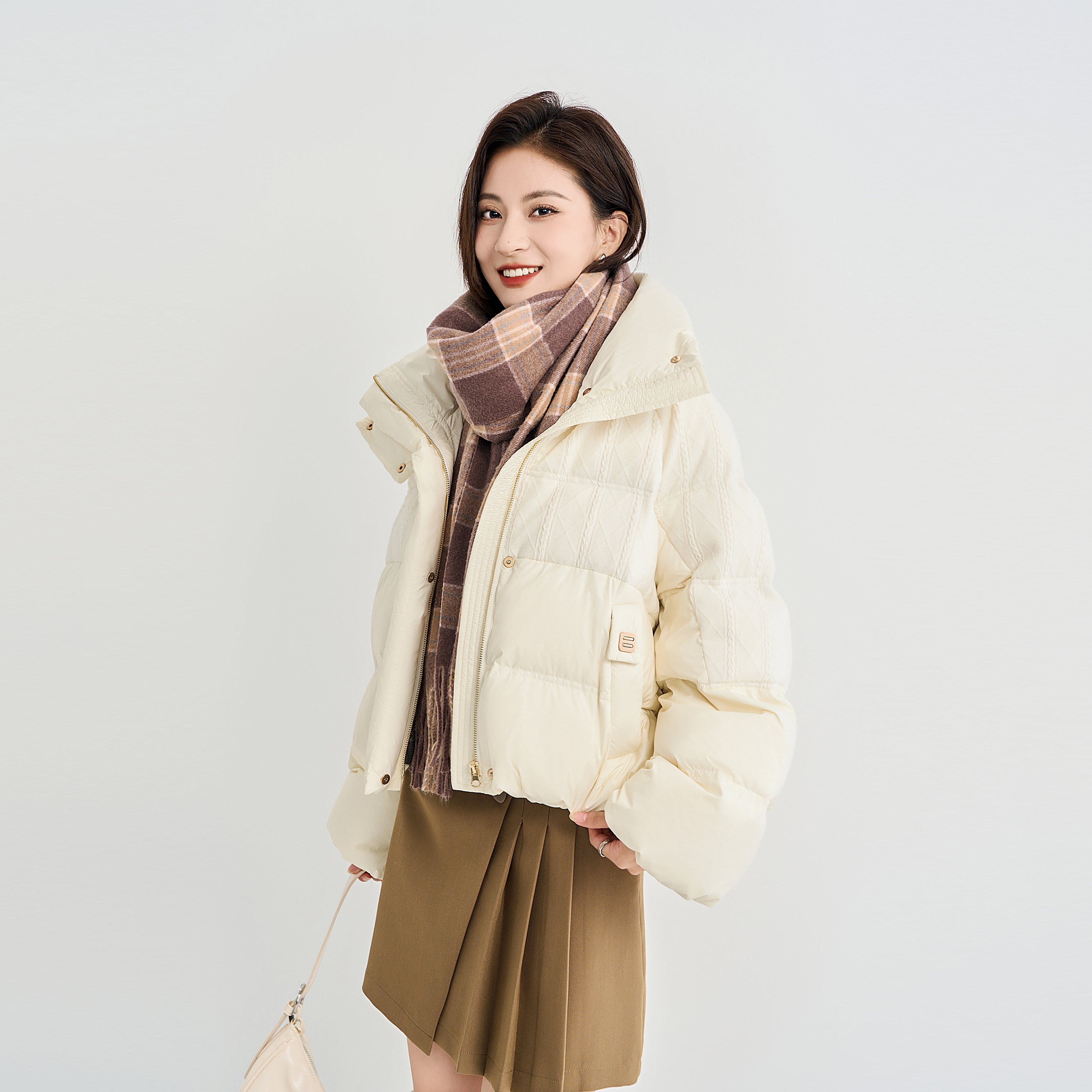 休闲冬季时尚短款立领减龄可爱通勤百搭款女士羽绒服057米白色