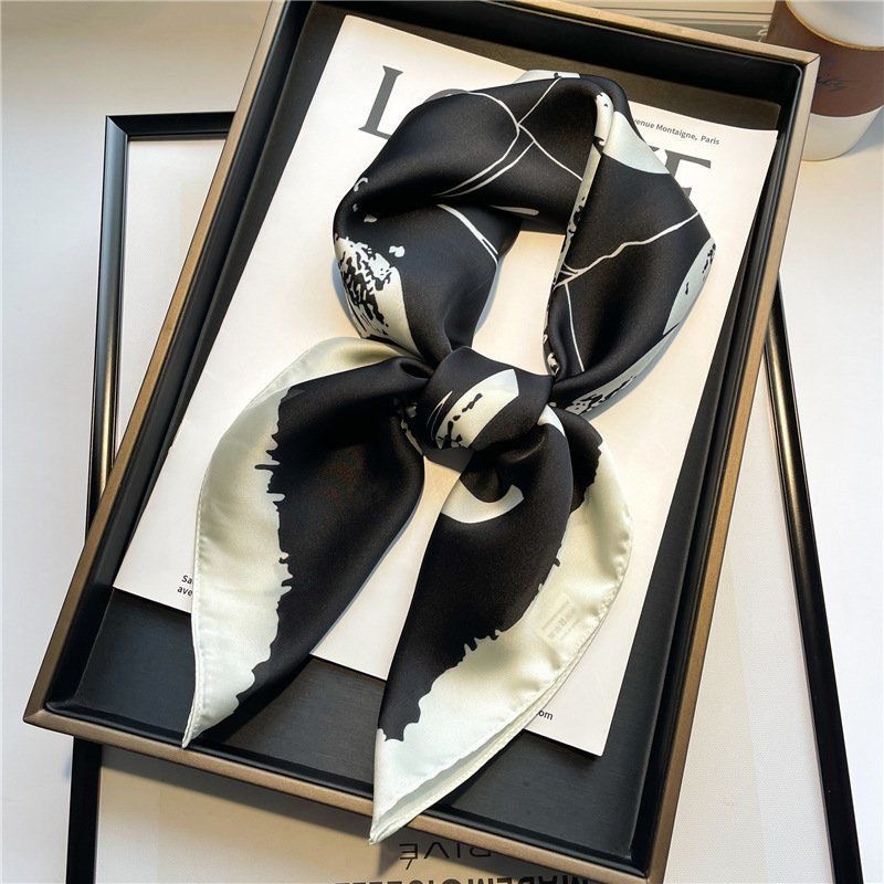 GXX YK2 气质高级感小方巾女款春秋夏季搭配衬衫护颈围薄款丝巾