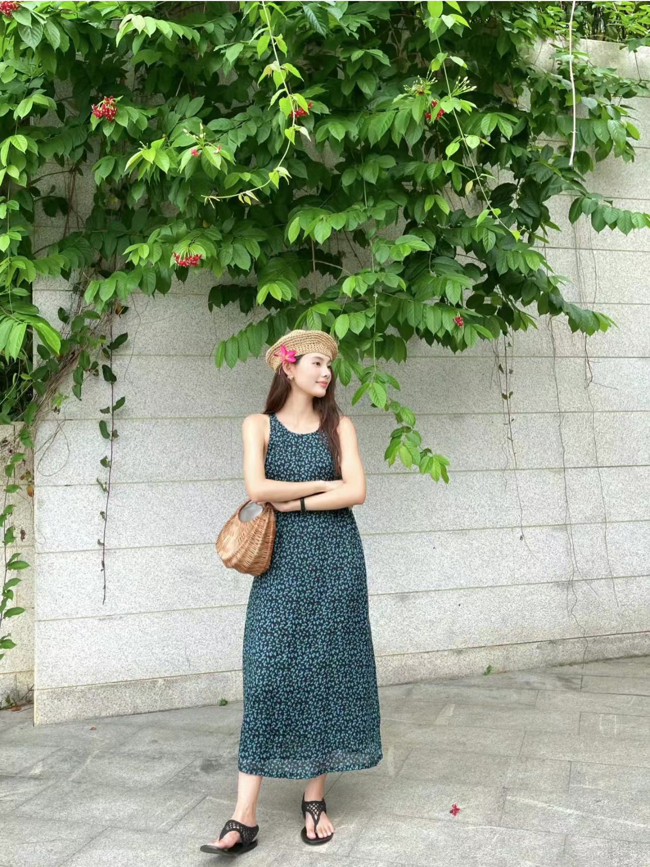 法式吊带连衣裙女夏季海边度假风温柔系穿搭碎花包臀裙长裙