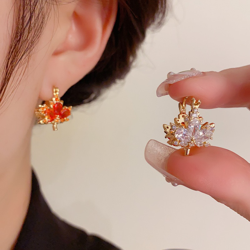 铜合金耳饰 气质高级感精致双面枫叶耳扣女小众设计感时尚秋冬款