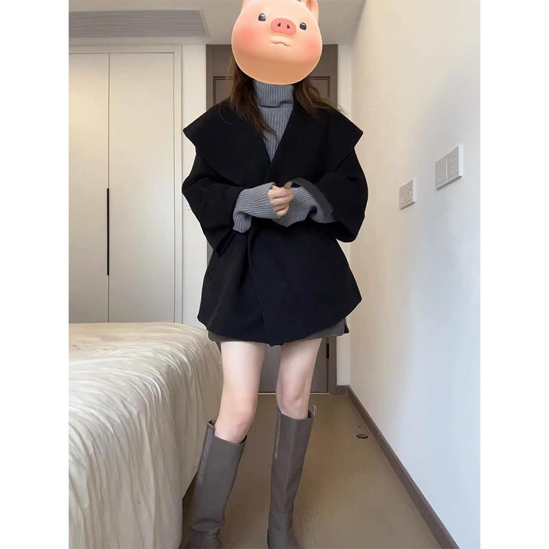 洋气小香风大翻领黑色毛呢外套女秋冬赫本风感气质中长版大衣斗篷