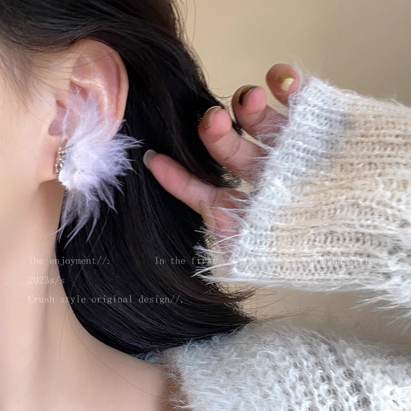 铜合金耳饰 超仙羽毛耳钉女秋冬2024新款爆款独特气质高级感耳饰