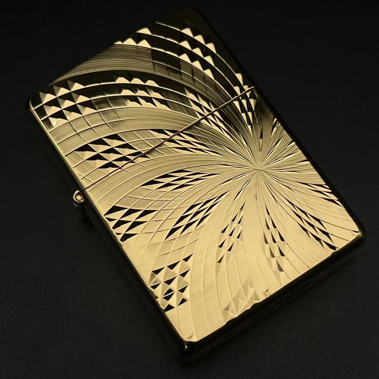 日版镀金雕刻（枪花）  ZBT-4-20a 打火机