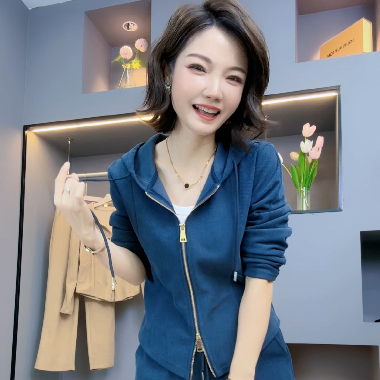 加绒加厚8102休闲运动显瘦长袖百搭法式减龄连帽套装