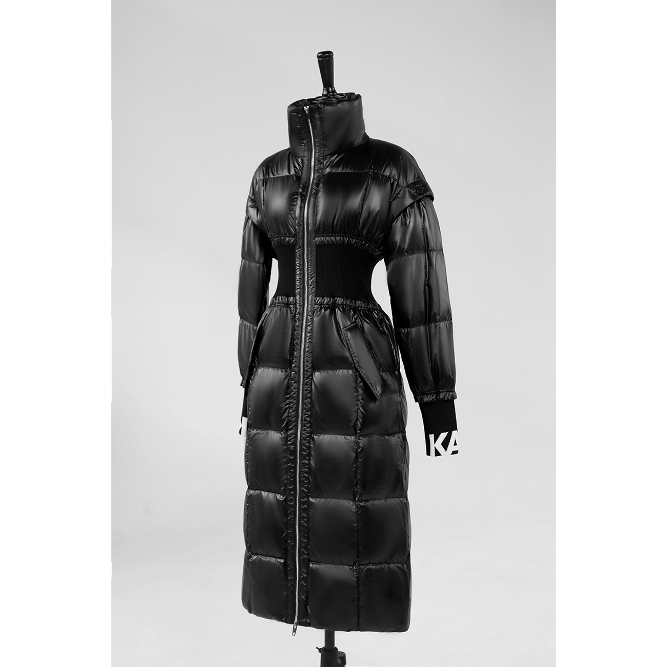 【送帽子】【KARL LAGERFELD/卡尔拉格斐】 设计款针织收腰高领羽绒服