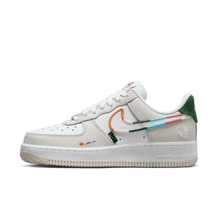 Nike耐克 AIR FORCE 1 '07 SE 女子空军一号低帮板鞋 FN8924-111