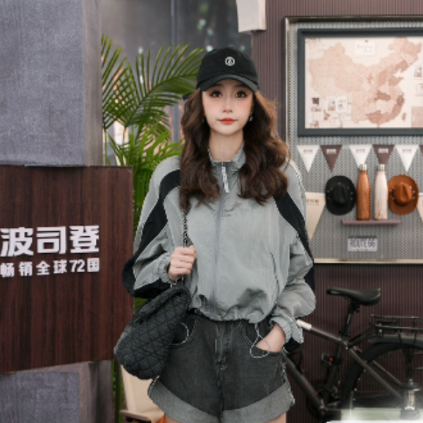 波司登风感波粒2023ANNAKIKI联名系列轻薄透气时尚中性连帽防晒衣