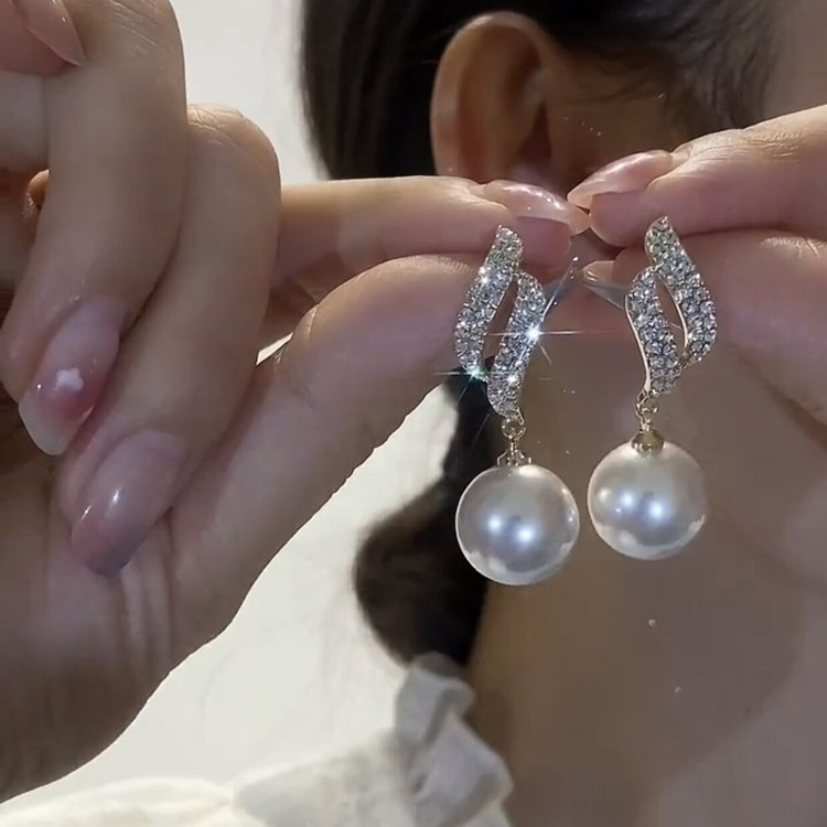 双向奔赴设计感珠珠耳环2022年新款潮气质耳饰网红百搭银针耳坠女