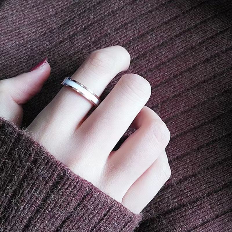 钛钢戒指 格高级感时尚单钻戒指男女生潮流不掉色钛钢情侣指环