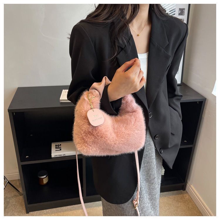 高级毛绒包手提包2023女新款秋冬时尚毛毛手提斜挎包毛茸茸包甜美