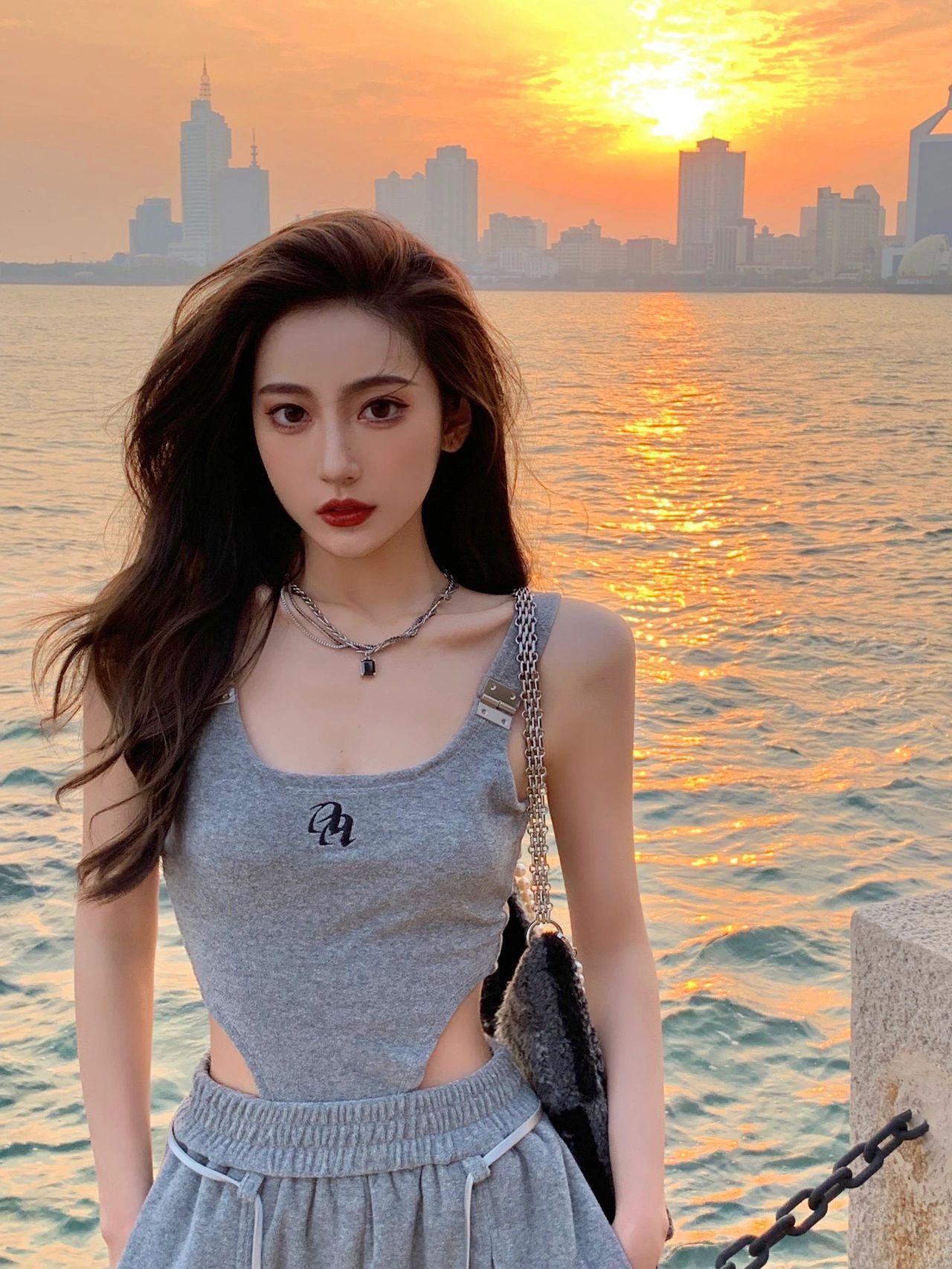 高级感性感辣妹连体背心2024夏季新款设计感修身显瘦外套打底上衣