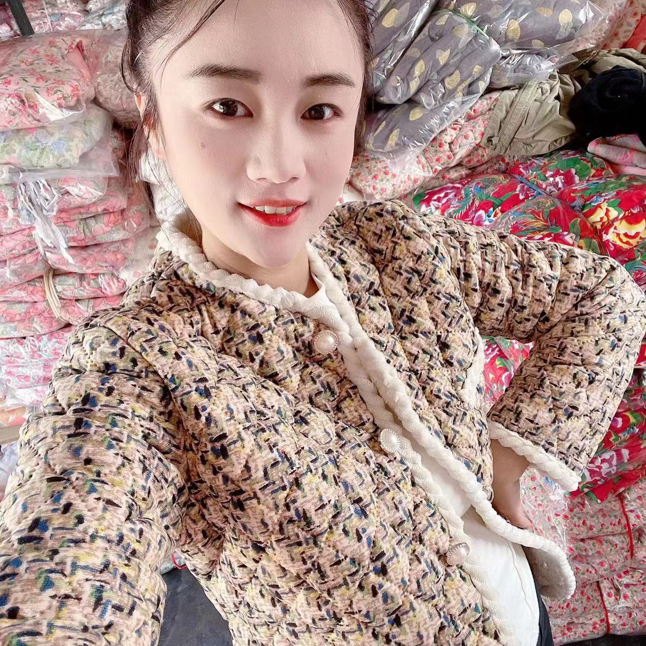 2023一一家新款秋冬女装高档时尚小香风加绒保暖外套小棉袄