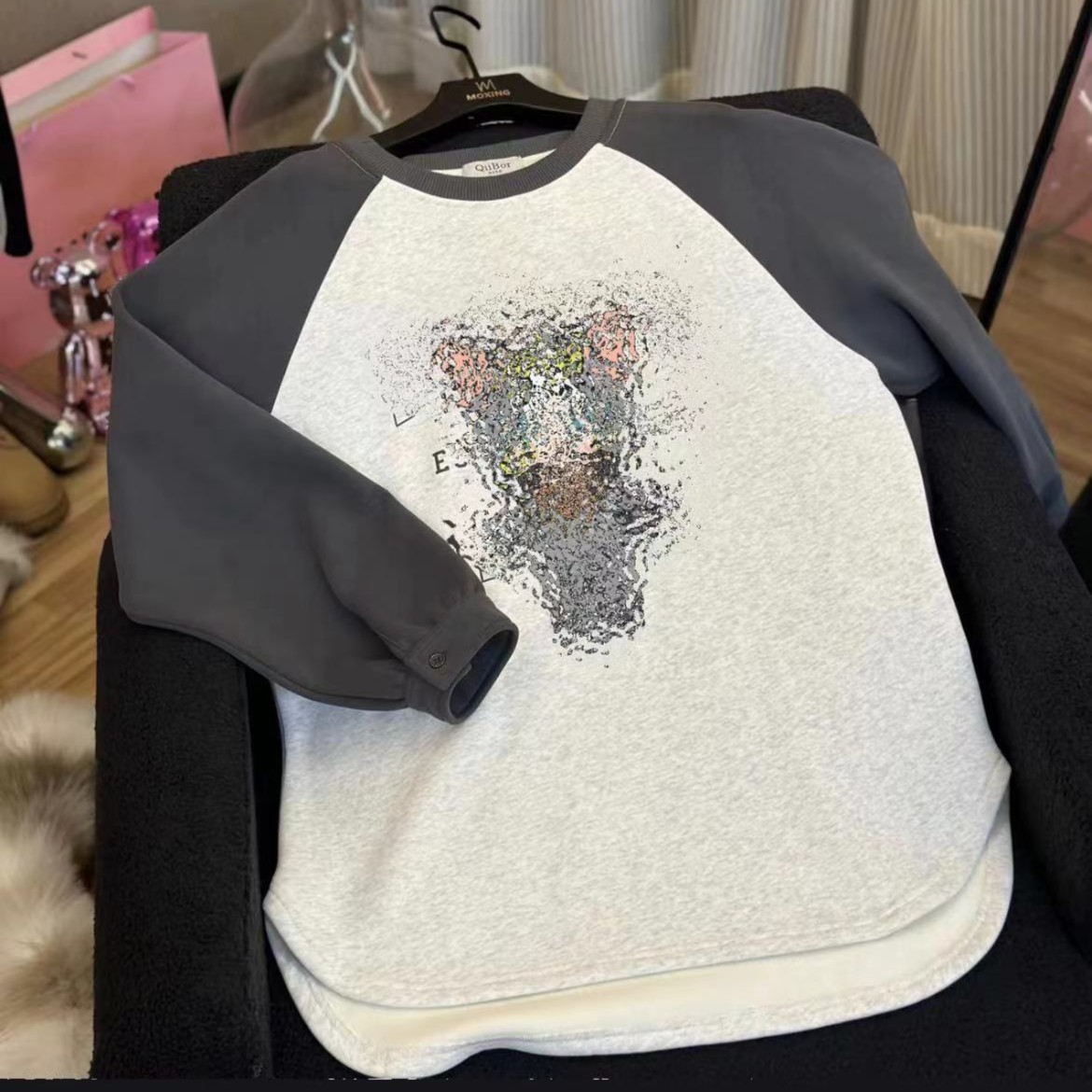 【兜兜】秋冬新款加厚加绒简约立体卡通加绒圆领撞色卫衣 199789