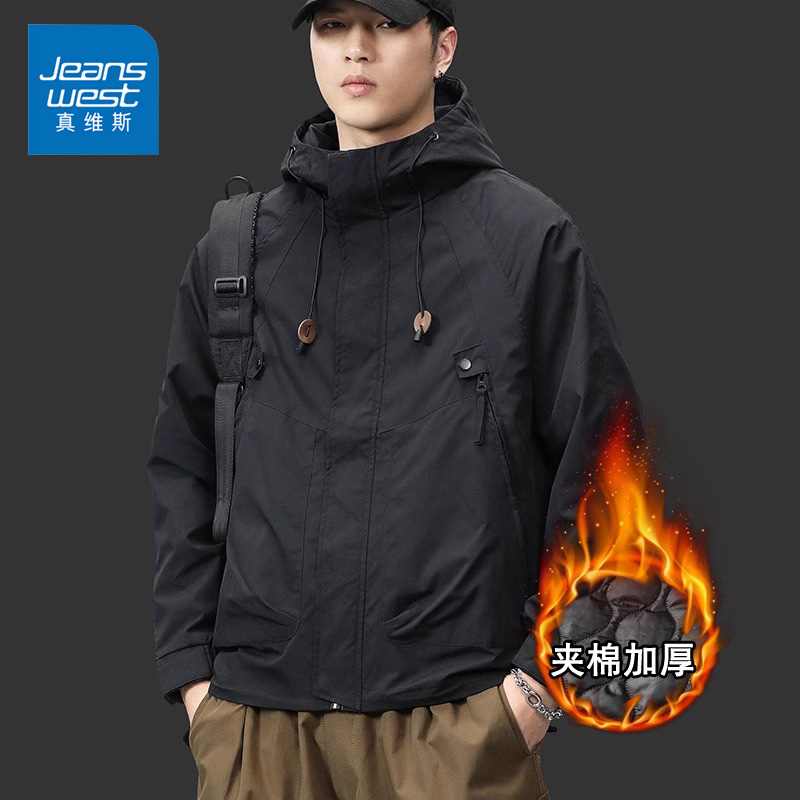 Jeanswest/真维斯户外连帽冲锋衣男士秋冬季潮流宽松休闲夹克外套
