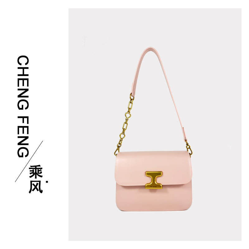 2024早春新款蜜桃粉小众设计轻奢百搭豆腐包