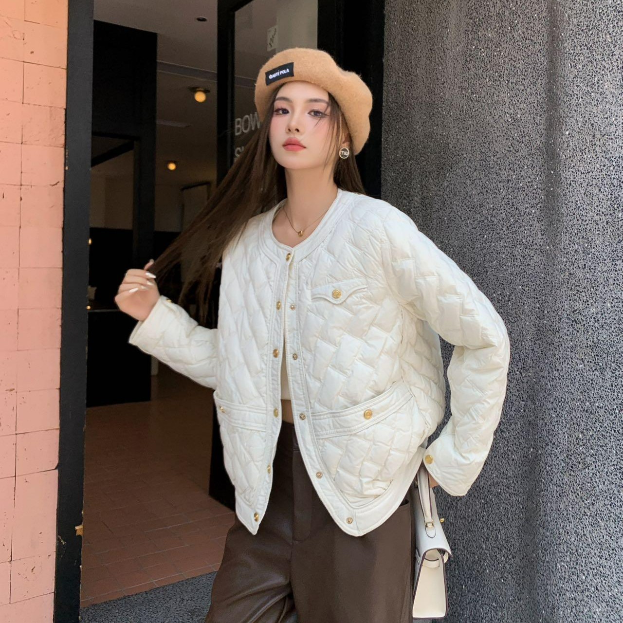 线下899！圆领设计！轻薄但保暖~85白鸭绒舒适经典女式羽绒服M12088